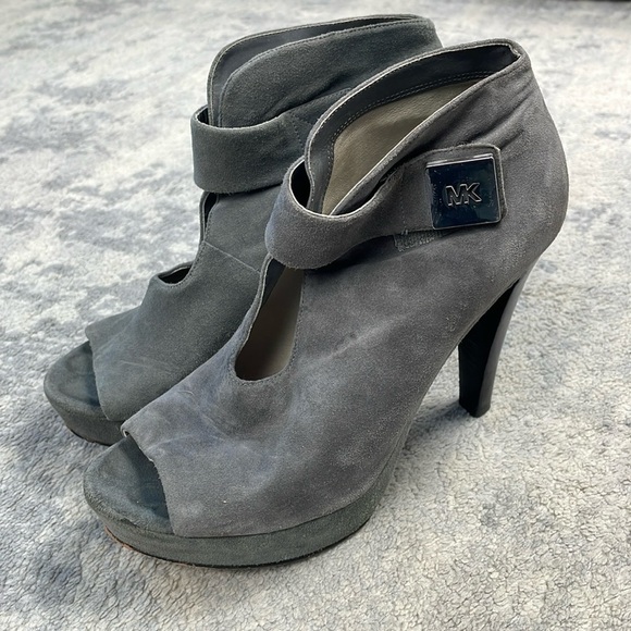 MICHAEL Michael Kors Devenport Suede Leather Cutout Heels Booties Gray Sz 7 - Picture 2 of 14